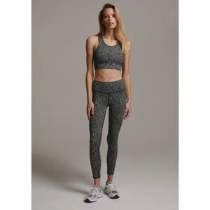 VARLEY NWT Century Leggings 2.0 25" in Textured Grain Print // S